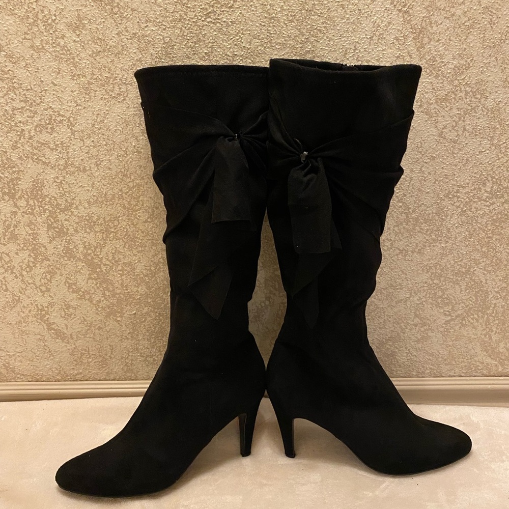Impo Elegant Black Faux Suede Ruffled Heeled Boots